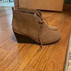 Sperry wedged booties | 7.5